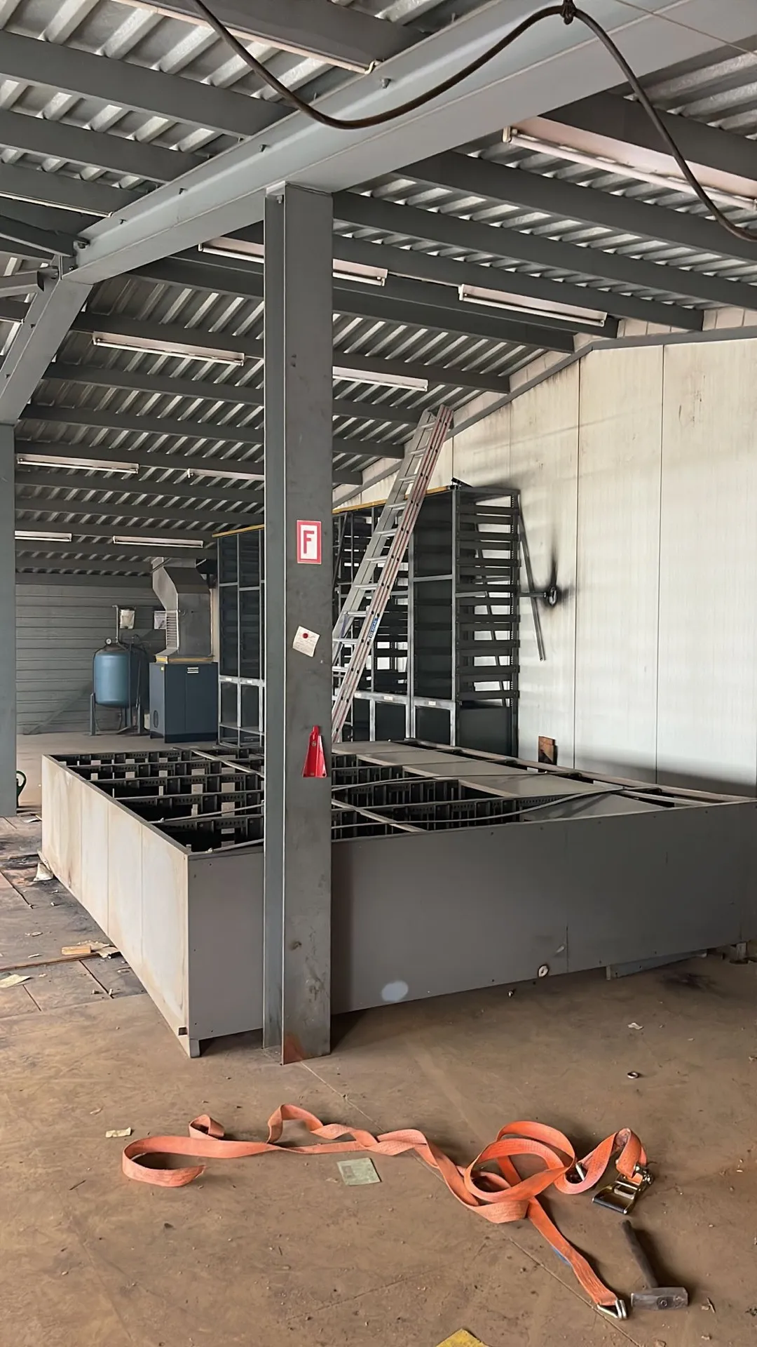 Industriehalle mit Stahlkonstruktion